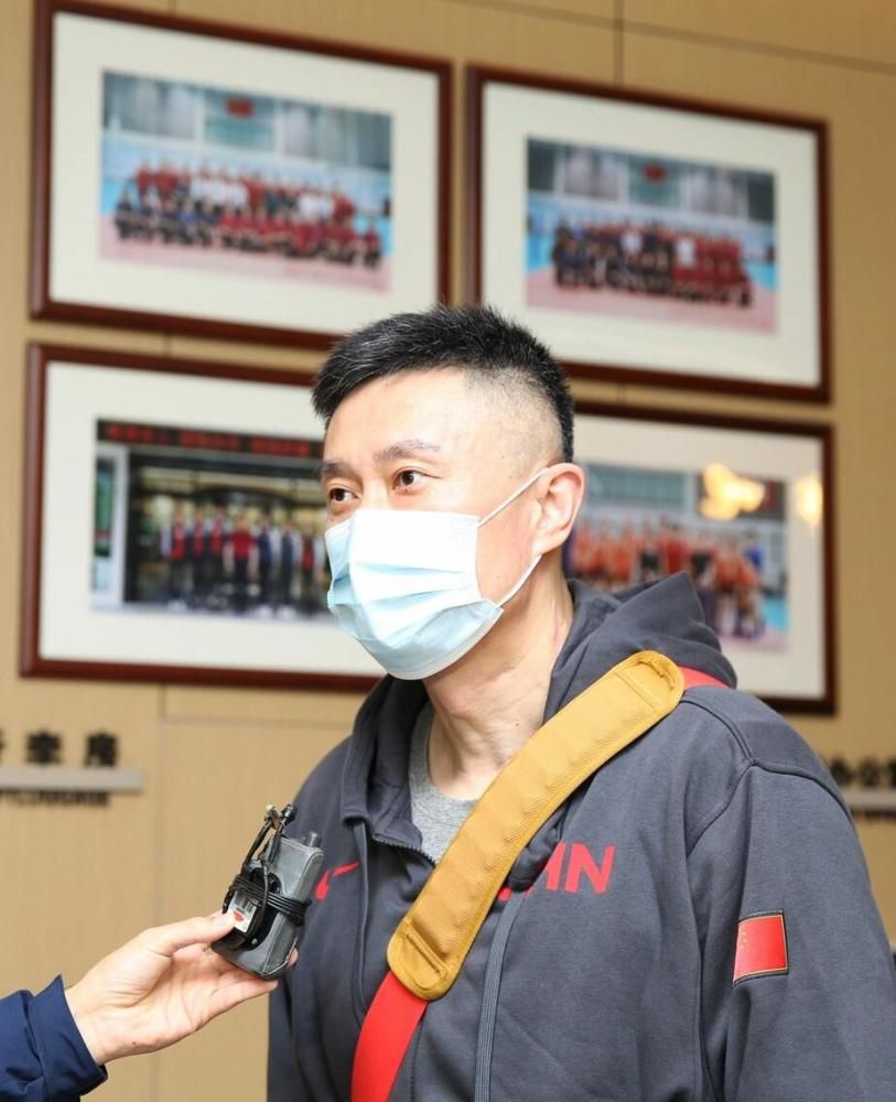 此外，卡瓦哈尔因为小腿伤势继续进行单独训练，卡马文加和维尼修斯恢复进展顺利，但还无法复出。